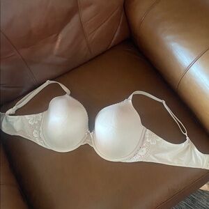 Size 38 D Victoria’s Secret bra